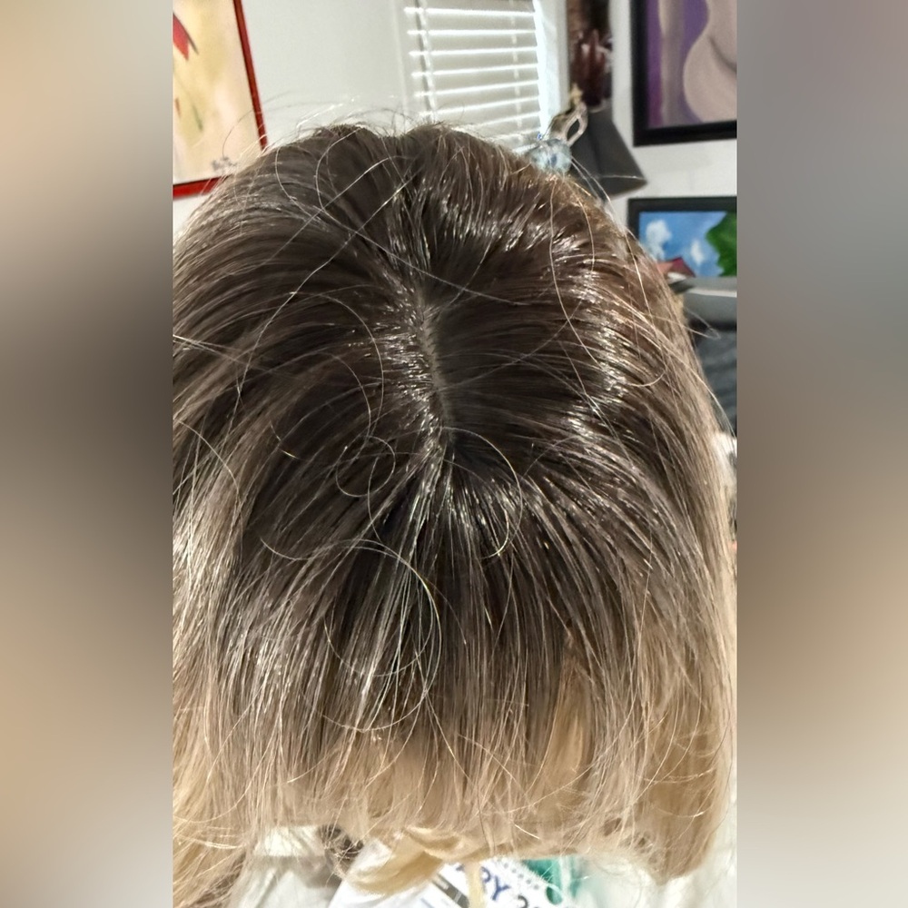 Blonde long layered wig with curtain bangs. - Picture 7 of 11